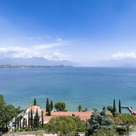 Hotiday Apartment Collection - Desenzano Desenzano del Garda Bagian luar foto