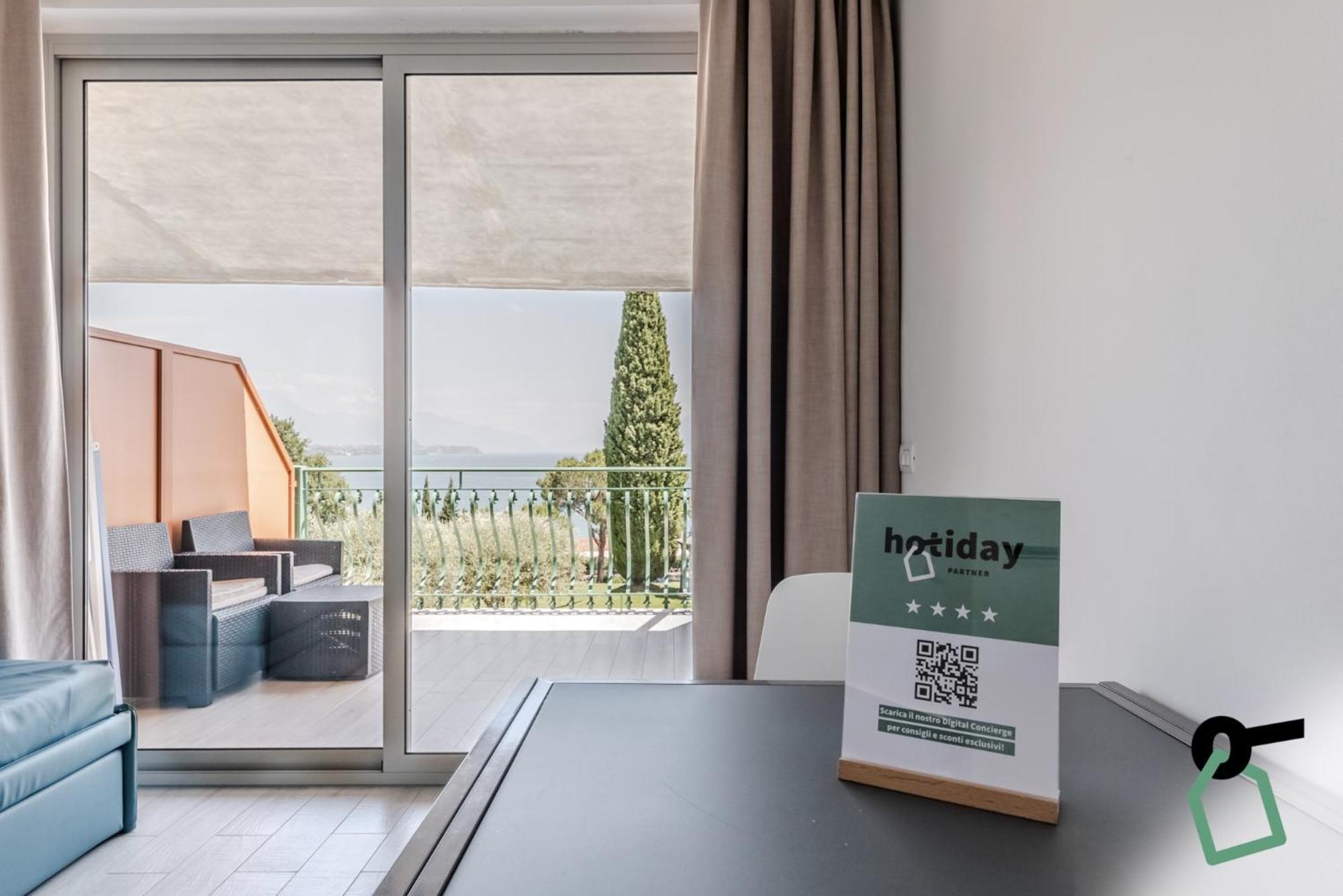 Hotiday Apartment Collection - Desenzano Desenzano del Garda Bagian luar foto
