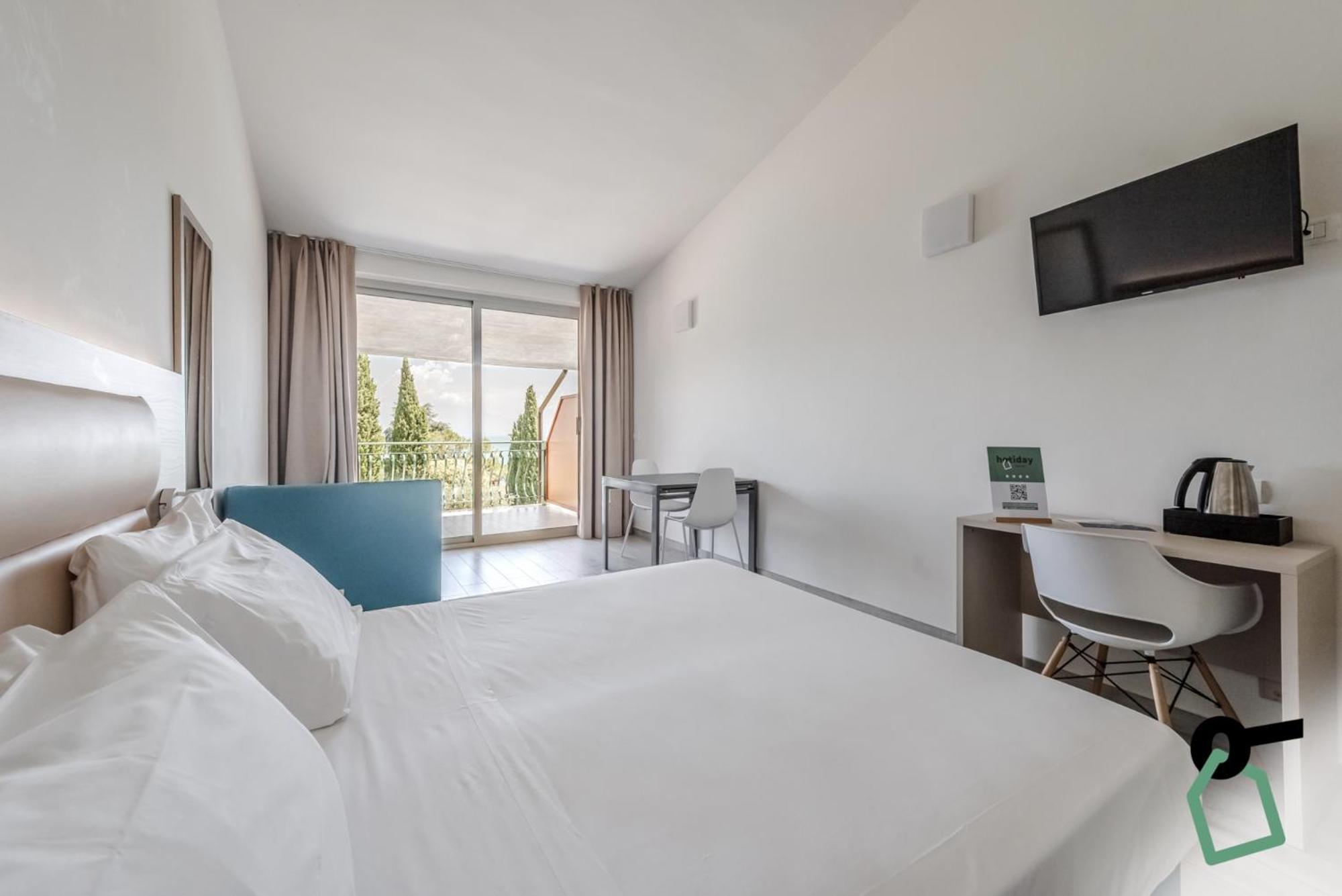 Hotiday Apartment Collection - Desenzano Desenzano del Garda Bagian luar foto