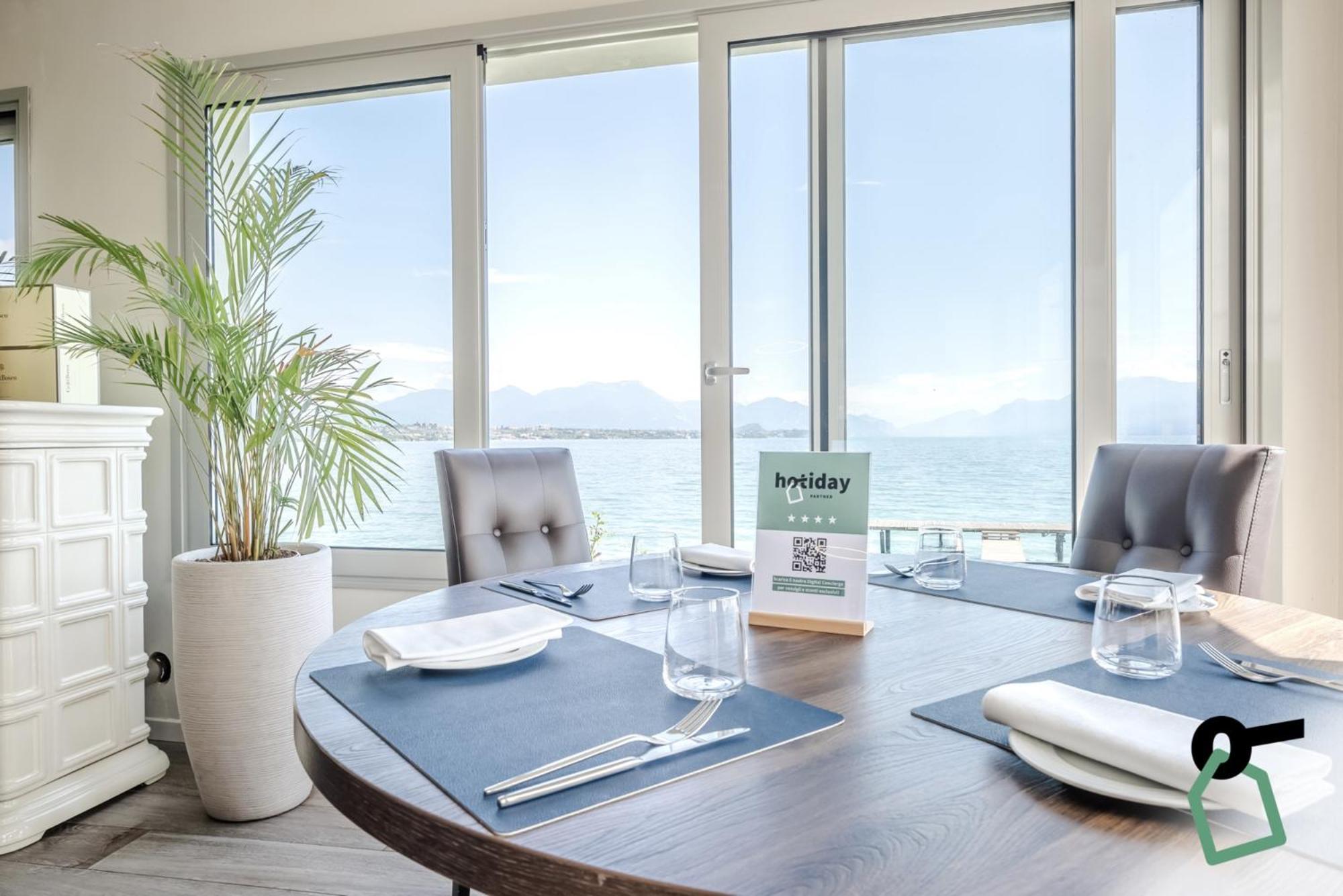 Hotiday Apartment Collection - Desenzano Desenzano del Garda Bagian luar foto