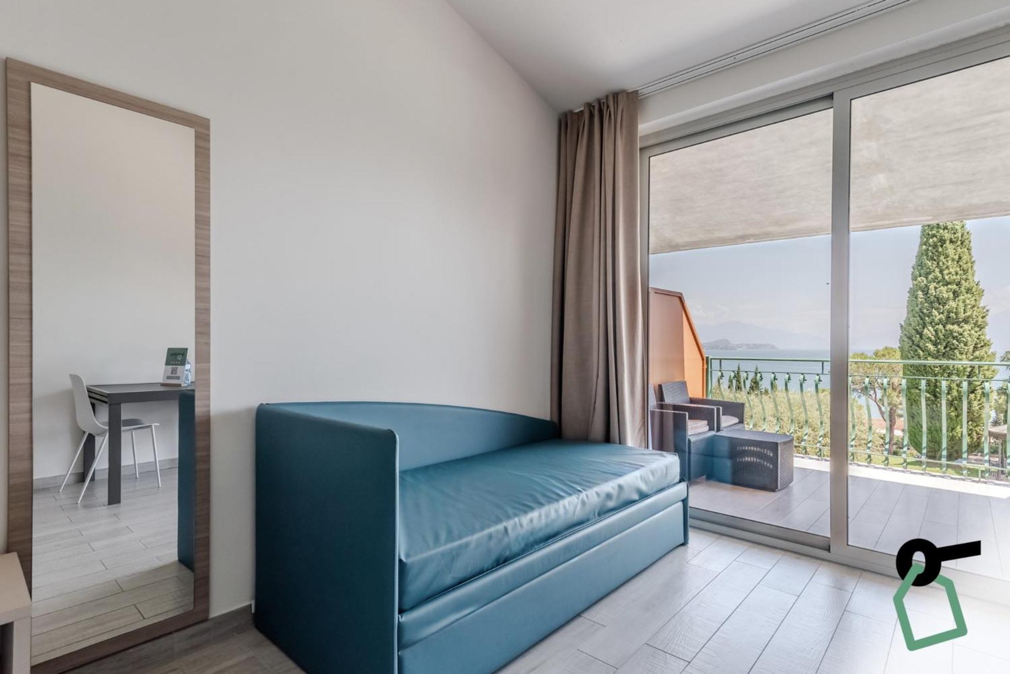 Hotiday Apartment Collection - Desenzano Desenzano del Garda Bagian luar foto