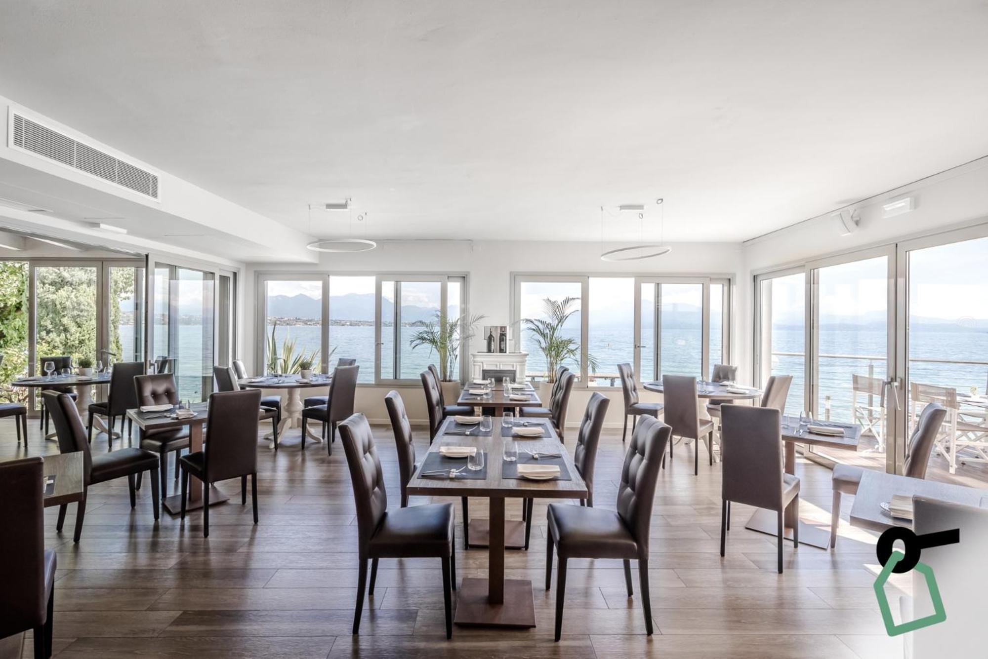 Hotiday Apartment Collection - Desenzano Desenzano del Garda Bagian luar foto
