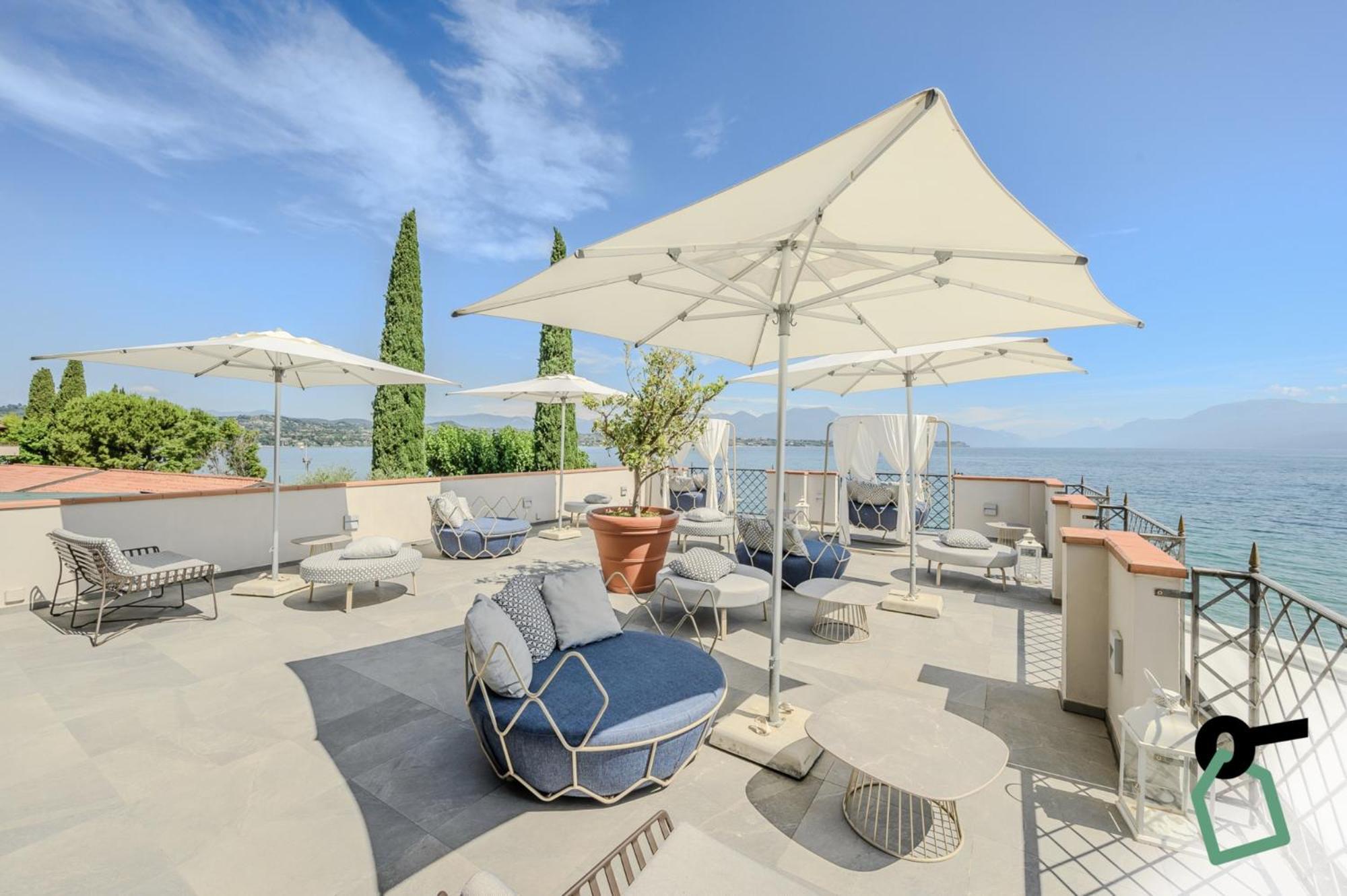 Hotiday Apartment Collection - Desenzano Desenzano del Garda Bagian luar foto