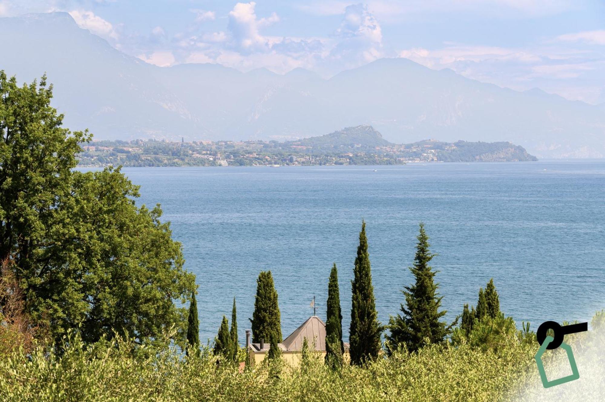 Hotiday Apartment Collection - Desenzano Desenzano del Garda Bagian luar foto