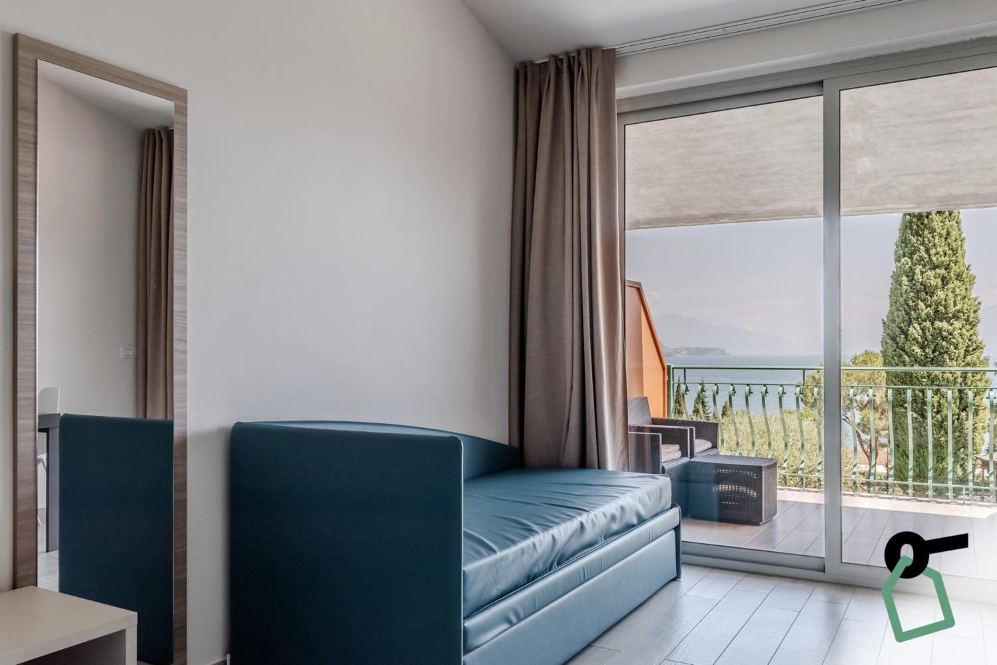 Hotiday Apartment Collection - Desenzano Desenzano del Garda Bagian luar foto