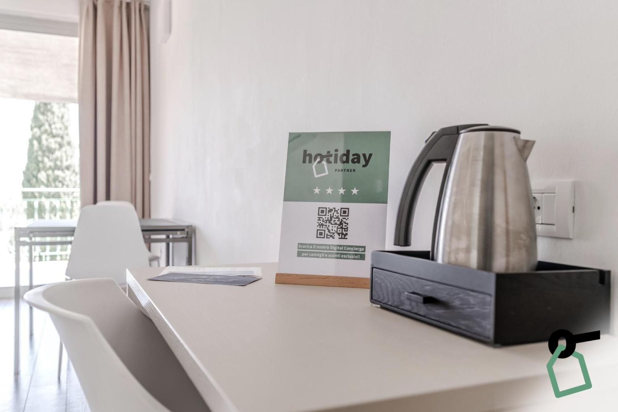 Hotiday Apartment Collection - Desenzano Desenzano del Garda Bagian luar foto