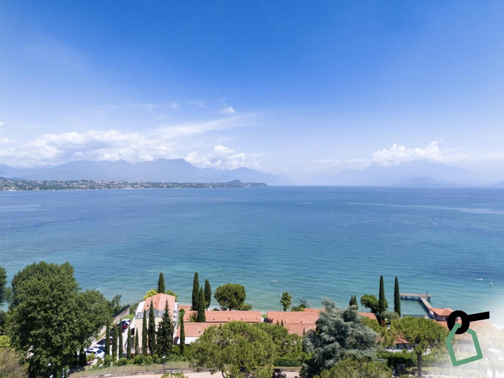 Hotiday Apartment Collection - Desenzano Desenzano del Garda Bagian luar foto