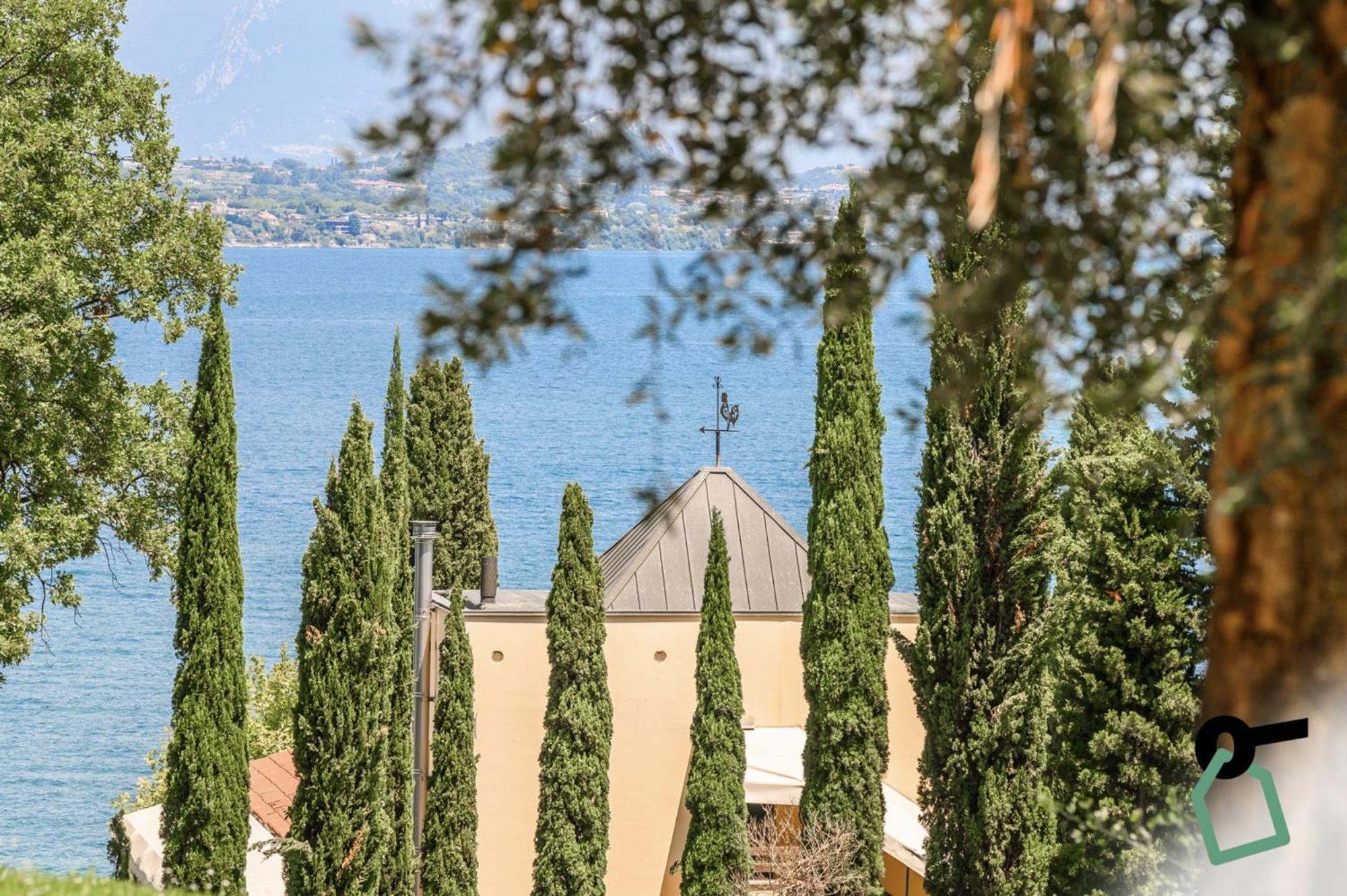 Hotiday Apartment Collection - Desenzano Desenzano del Garda Bagian luar foto